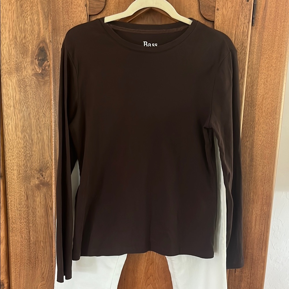 Bass NWOT ladies long sleeve chocolate brown capes T-shirt. Large. 100% cotton